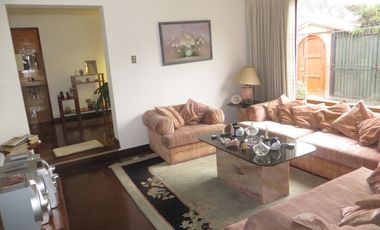 CASA DE UN SOLO PISO EN LA MOLINA: 650 M2, 4 DORM+ESCRIT, 3 BAÑ, $ 498,000