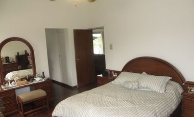 CASA DE UN SOLO PISO EN LA MOLINA: 650 M2, 4 DORM+ESCRIT, 3 BAÑ, $ 498,000