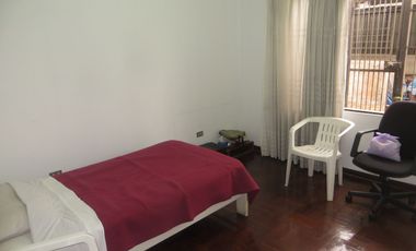 CASA DE UN SOLO PISO EN LA MOLINA: 650 M2, 4 DORM+ESCRIT, 3 BAÑ, $ 498,000