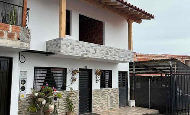 🏠 ¡Oportunidad de Inversión o Vivienda en El Carmen de Viboral! 💰✨

Se vende segundo y tercer piso en obra negra, ideal para terminar al gusto o como proyecto familiar/inversión.