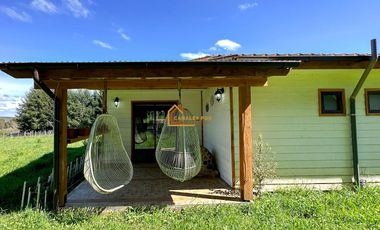 Parcela con una casa y dos cabañas en sector Lliu Lliu, camino a Huiscapi comuna de Loncoche.