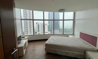 3 Bedroom Condo FOR SALE in One Central across RCBC Plaza