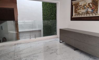 Residencia de lujo en venta Fraccionamiento La Rioja, al sur de la ciudad venta o renta