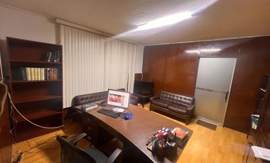 Se alquila un acogedor 1er piso amoblado en el Jr. Lampa, cdra 11, en el Cercado de Lima. Es ideal para una oficina contable, estudio jurídico y afine