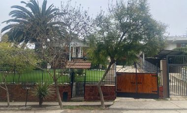 SE VENDE HERMOSA PROPIEDAD PASO HONDO 1.300 M2  4 DORMITORIOS TRES BAÑOS PISCINA JARDINES UF 8.500
