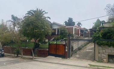 SE VENDE HERMOSA PROPIEDAD PASO HONDO 1.300 M2  4 DORMITORIOS TRES BAÑOS PISCINA JARDINES UF 8.500