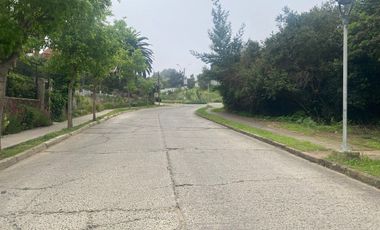 SE VENDE HERMOSA PROPIEDAD PASO HONDO 1.300 M2  4 DORMITORIOS TRES BAÑOS PISCINA JARDINES UF 8.500