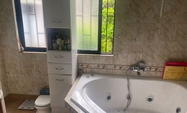 SE VENDE HERMOSA PROPIEDAD PASO HONDO 1.300 M2  4 DORMITORIOS TRES BAÑOS PISCINA JARDINES UF 8.500