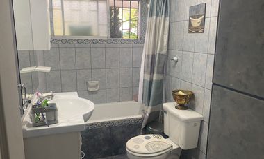 SE VENDE HERMOSA PROPIEDAD PASO HONDO 1.300 M2  4 DORMITORIOS TRES BAÑOS PISCINA JARDINES UF 8.500