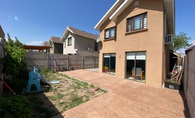 Venta De Casa En Estancia Liray, Condominio El Cedro, Colina