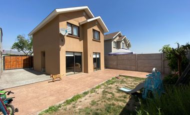 Venta De Casa En Estancia Liray, Condominio El Cedro, Colina