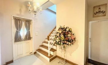 ด่วน !! ขายบ้านเดี่ยว ทำเลใกล้ทางด่วน ตกแต่งต่อเติม ด้วยวัสดุแข็งแรง  สวย งาม  สภาพนางฟ้า  ที่ ม.วรารมย์ พรีเมี่ยม วัชรพล-จตุโชติ Vararom Premium