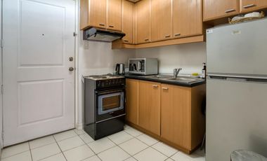 Fully Furnished Studio with Balcony & Park View – Greenbelt Radisson, Makati CBD