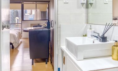 Fully Furnished Studio with Balcony & Park View – Greenbelt Radisson, Makati CBD