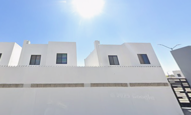 Amplia y bonita casa de recuperación bancaria invirtiendo un 70% menos de su valor comercial.  Conoce el proceso legal completo antes de invertir un s