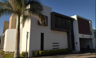 Amplia y bonita casa de recuperación bancaria invirtiendo un 70% menos de su valor comercial.  Conoce el proceso legal completo antes de invertir un s