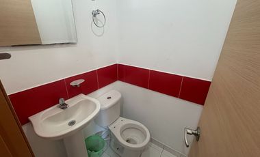 En Venta Casa de dos niveles, Condominio Los Rosales