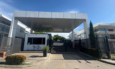 En Venta Casa de dos niveles, Condominio Los Rosales