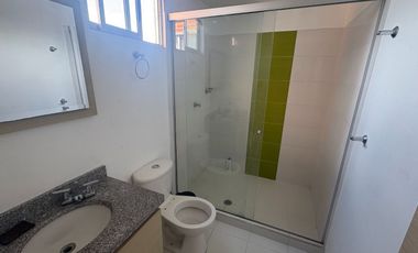 En Venta Casa de dos niveles, Condominio Los Rosales