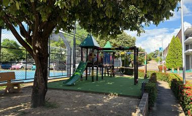 En Venta Casa de dos niveles, Condominio Los Rosales