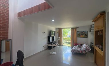En Venta Casa de dos niveles, Condominio Los Rosales