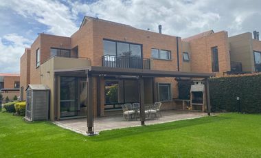 HACIENDA FONTANA-CASA DISEÑO MODERNO- HERMOSO JARDIN