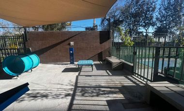 a pasos del mall plaza egaña arriendo depto nuevo con linda vista