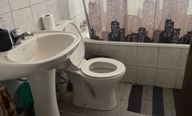 CASA DE DOS PISOS EN BARRIO RESIDENCIAL EN MAIPU