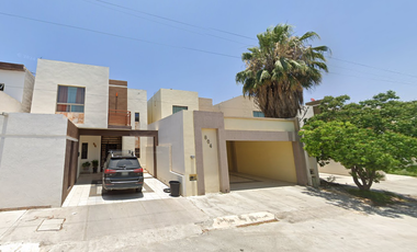 HERMOSA CASA DE DOS NIVELES CON TODOS LOS SERVICIOS