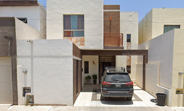 HERMOSA CASA DE DOS NIVELES CON TODOS LOS SERVICIOS