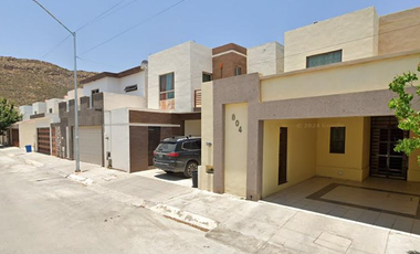 HERMOSA CASA DE DOS NIVELES CON TODOS LOS SERVICIOS