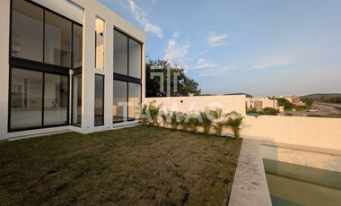 PREVENTA DE CASA CON ALBERCA EN XOCHITEPEC