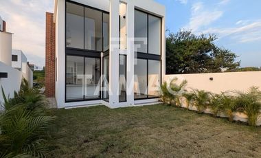 PREVENTA DE CASA CON ALBERCA EN XOCHITEPEC