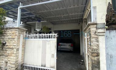 Rumah 2 Lantai di Kawasan Gatot Subroto