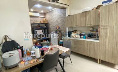 Rumah 2 Lantai di Kawasan Gatot Subroto