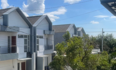 Villa Baru 2 Lantai Siap Huni Dikawasan Wisata Malang Batu View Pegunungan