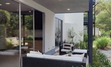 nuevo con estilo vanguardista con jardin zonz boscosa