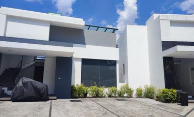 nuevo con estilo vanguardista con jardin zonz boscosa