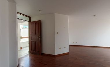 GRAN OPORTUNIDAD EN SURCO: EXCLUSIVO DÚPLEX DE 5 DORMITORIOS CON ESTACIONAMIENTO