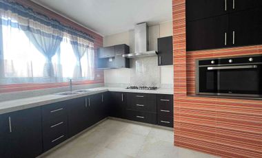 AMPLIA CASA EN VENTA EN LAS PLAZAS