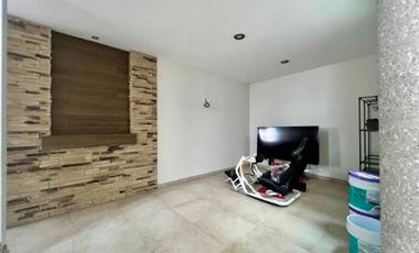 AMPLIA CASA EN VENTA EN LAS PLAZAS