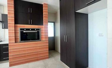 AMPLIA CASA EN VENTA EN LAS PLAZAS