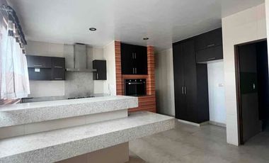 AMPLIA CASA EN VENTA EN LAS PLAZAS