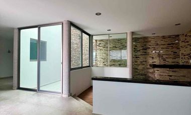 AMPLIA CASA EN VENTA EN LAS PLAZAS