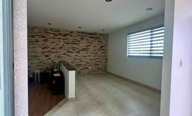 AMPLIA CASA EN VENTA EN LAS PLAZAS