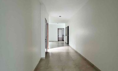 AMPLIA CASA EN VENTA EN LAS PLAZAS