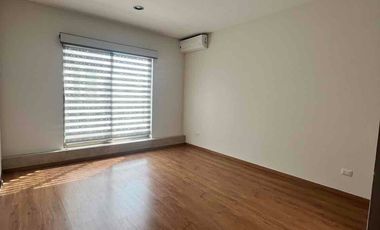 AMPLIA CASA EN VENTA EN LAS PLAZAS