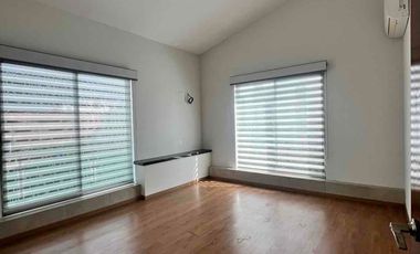 AMPLIA CASA EN VENTA EN LAS PLAZAS