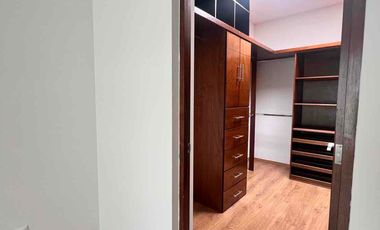 AMPLIA CASA EN VENTA EN LAS PLAZAS