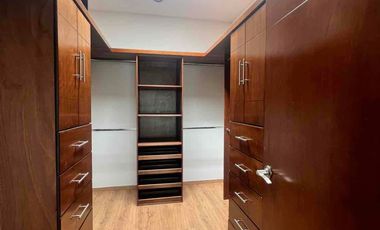 AMPLIA CASA EN VENTA EN LAS PLAZAS